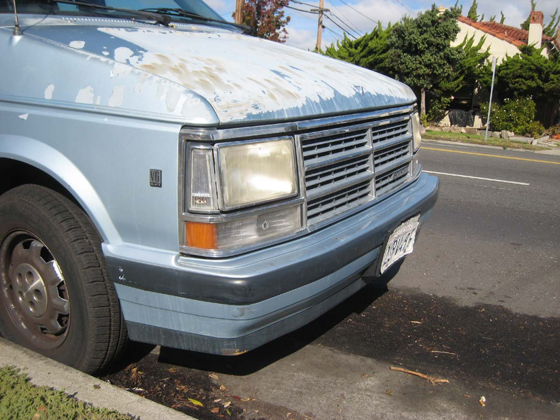 Illustration for article titled 1990 Dodge Caravan LE